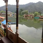 House Boat New Manora