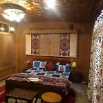 House Boat New Manora