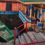 Lalarukh Group Of Houseboats