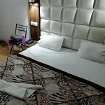 Hotel Royal Velvet Srinagar