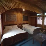 Snowgoose Group Of Houseboats