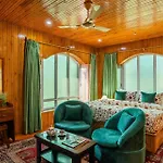 Stayvista At Wooden Arches With Lawn, Jacuzzi & Bbq