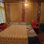Island Hotel And Homestay