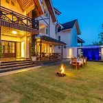 Stayvista At Gauhar With Projector Set-Up, Steam Room & Indoor Jacuzzi