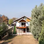Stayvista At Khwab Villa With Lawn, Bbq