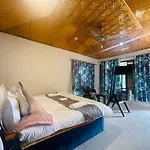Barzam Lake View Resort
