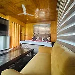 Barzam Lake View Resort