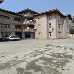 Oyo 81382 Penthouse Villa
