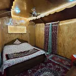 Young Lake Palace Group Of Houseboats