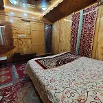 Young Lake Palace Group Of Houseboats