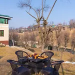 Stayvista At Riverscape With Views, Wifi, Heater