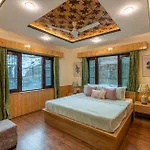 Stayvista At Riverscape With Views, Wifi, Heater