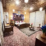The Pearl Group Of Houseboats