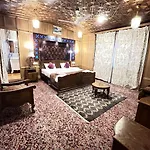 The Pearl Group Of Houseboats