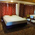 Hotel Season Palace