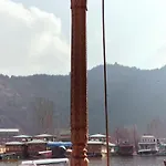 Houseboat Sea Lord