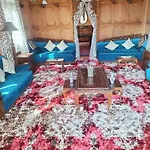 Houseboat Sea Lord