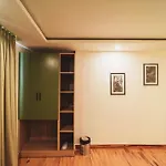 Dojee\'S The Floral Home