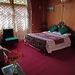 Houseboat Sheikh Palace