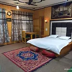 Moonlight Homestay Gulmarg