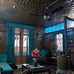 Houseboat Blue Dolphin
