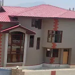 Oyo 81382 Penthouse Villa