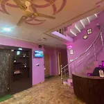 Oyo 81382 Penthouse Villa