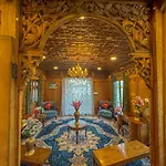 Peacock Houseboats