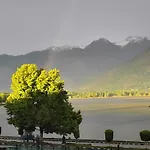Hotel O Pop Foreshore Resort