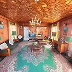 Lalarukh Group Of Houseboats