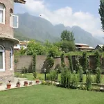Greenwoods Inn