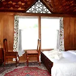 Canada Houseboats