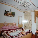 Hotel Krimzon Manor