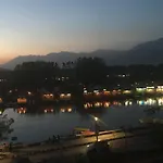 Shah Abbas Hotel At Dal Lake