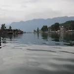 Houseboat Shagoo Palace