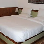 Standard Hotel And Resturant