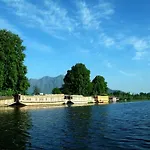 Privilege Houseboats