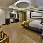 Hotel Six Seasons
