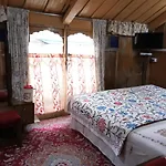 Matchless Houseboats