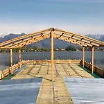 Monarch Group Of Houseboats