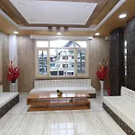 Oyo 19540 Hotel Royal Bahaar