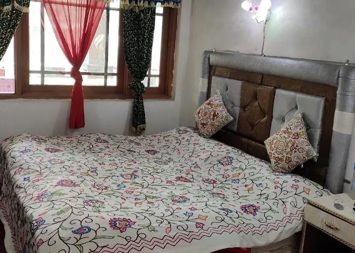 Shamus Javed Home Stay