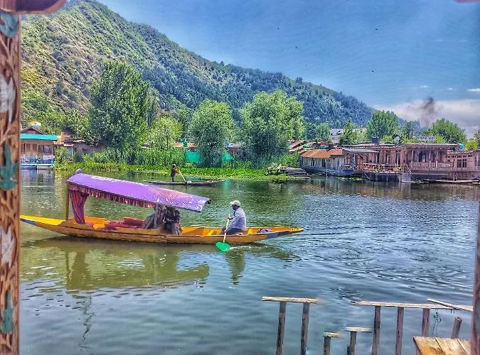 Iblala Houseboat