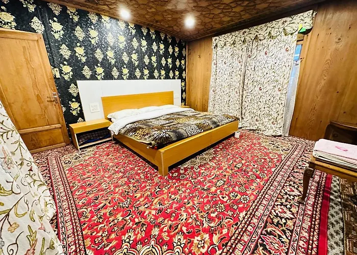 Hayat Houseboat