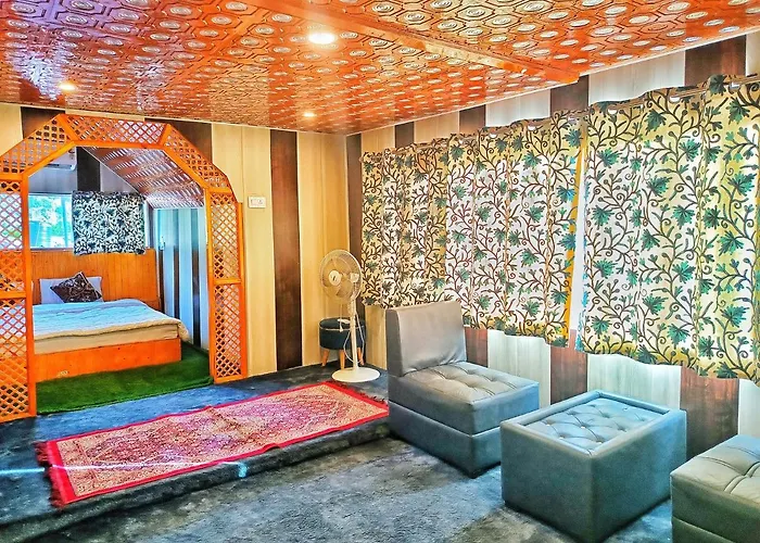 The Heritage Plato Group Of Houseboats
