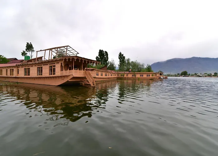 Houseboat Inshallah