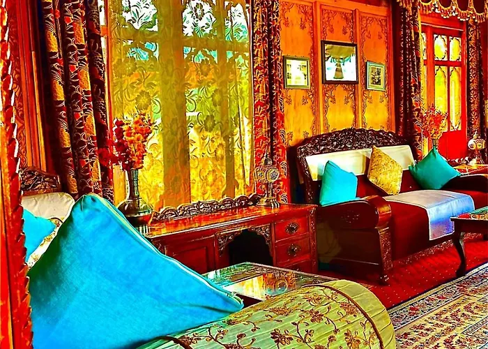 Crown Of India Group Of Houseboats