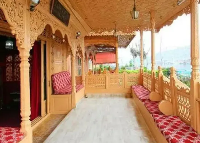 The Heritage Group Of Houseboats