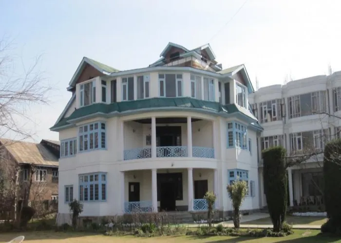 Green Acre Hotel