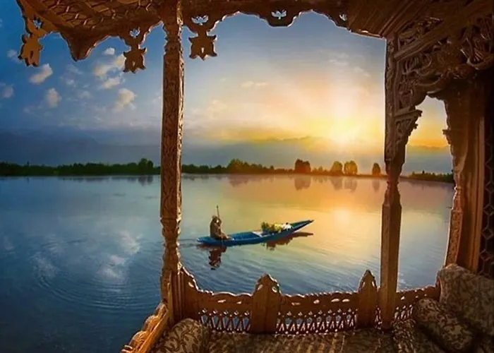 Peacock Houseboats